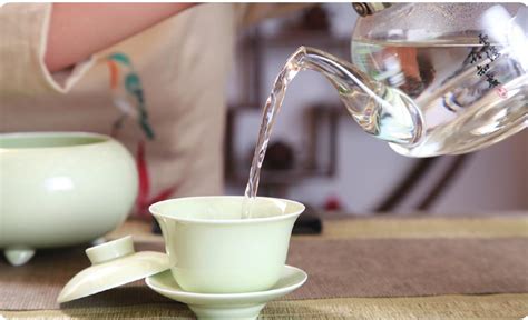 为什么用盖碗泡绿茶,可为什么明前普洱贵如金