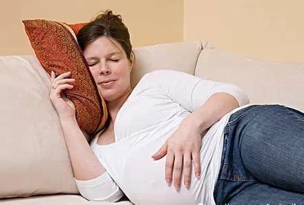 孕妇怎样的睡姿最舒服对胎儿好