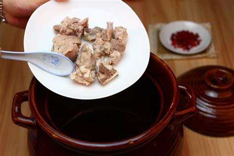 夏季食谱川菜,传统川菜毛血旺的做法是什么
