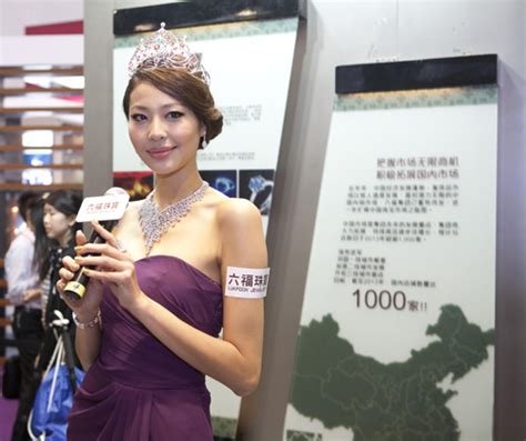 六福珠宝 www.gemw.cn,周六福在珠宝界排名算怎样的