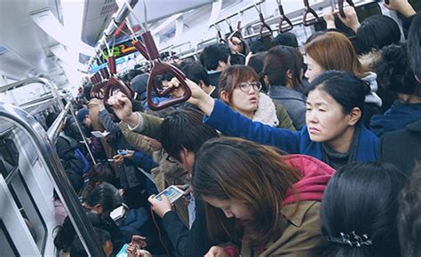 国内哪里地铁最挤,北京上班时哪个地铁站最挤