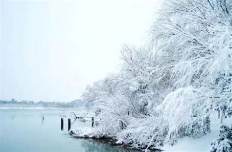 关于下雪的空间说说