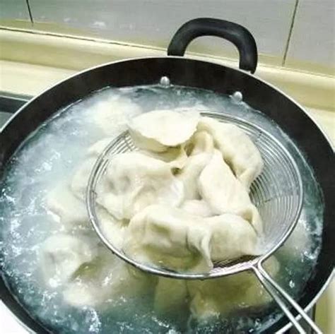 肉馅冻水饺冷水下锅煮几分钟