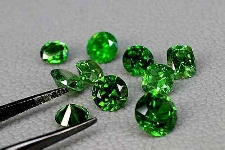 钻石颜色哪个值钱,F色和E色选哪个