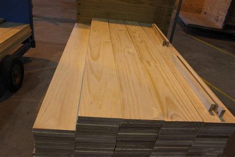 如何去除松木板的气味,用盐水可以去除松木味吗