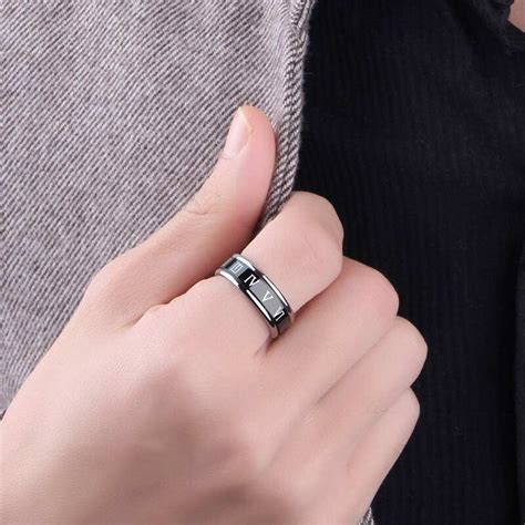 男生喜欢戴戒指说明什么,为什么男生喜欢戴戒指