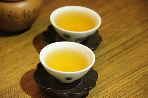 生茶和熟茶哪个上火,普洱生茶和熟茶的功效