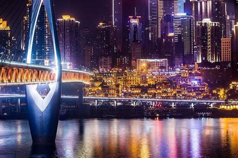 网红城市重庆：多部电影的取景地，为何成了导演们的理想之城？