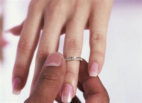 女性戒指戴哪個手指好,女生戒指戴哪個手指