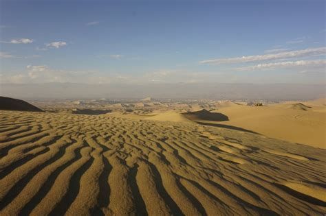 沙漠荒凉的ppt模板,沙漠两个字为什么是三点水