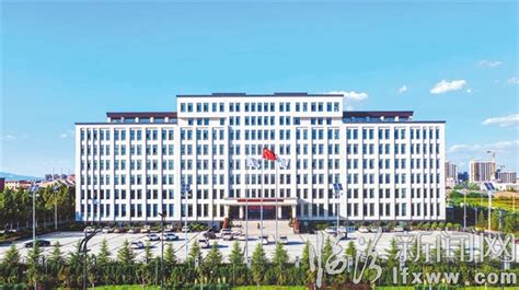 我想问临汾同盛中学的伙食和住宿条件,要具体的,以及周边环境,谢谢
