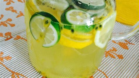 自制的百香果柠檬饮,百香果柠檬怎么做饮品