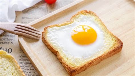 烤面包片加鸡蛋,鸡蛋烤面包片怎么做