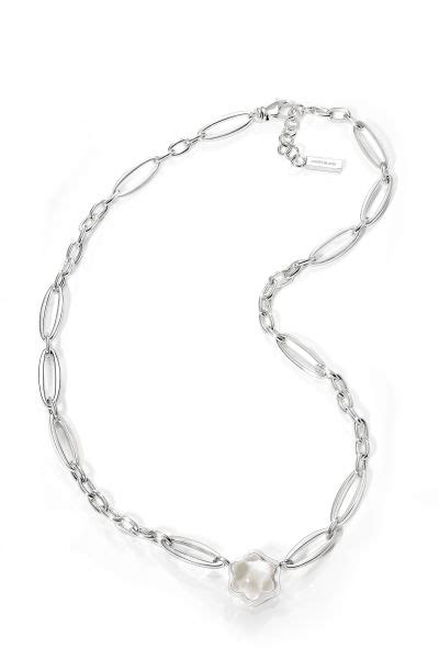 [说明]长款珍珠项链如何搭配,单条长款珍珠颈链如何搭配