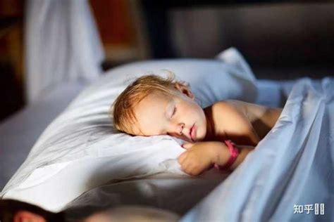 孕妇睡觉的时候，胎儿也在睡吗