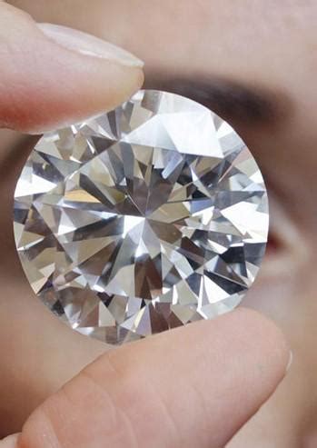 钻石证书上的无荧光是什么意思,钻石分数是什么