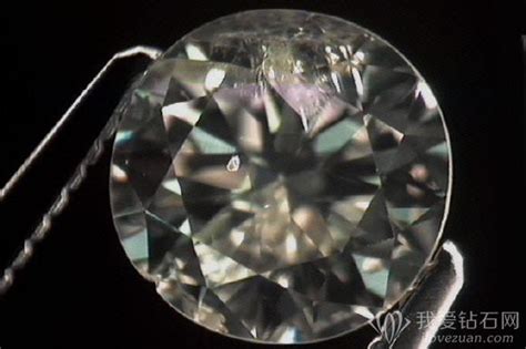 如何区分钻石的颜色和净度,哪个级别的钻石性价比最好