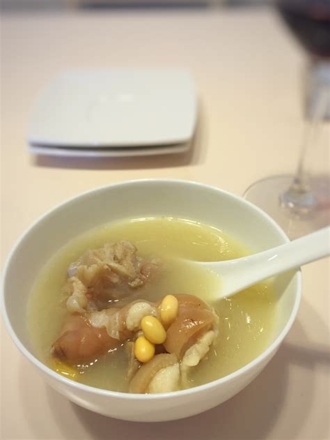 猪蹄松茸汤的功效与作用 椰香花生炖猪蹄