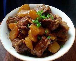 食物土豆松茸炖排骨 猪肉土豆炖松蘑