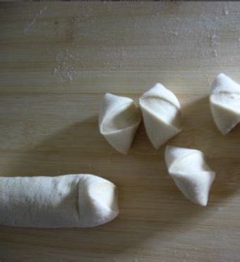 用澄粉做饺子皮,怎么擀圆饺子皮